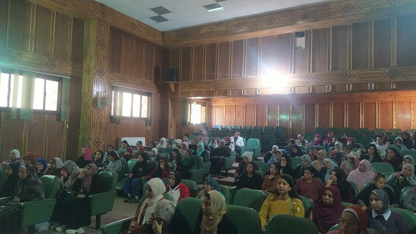 جانب من ضيوف الندوة