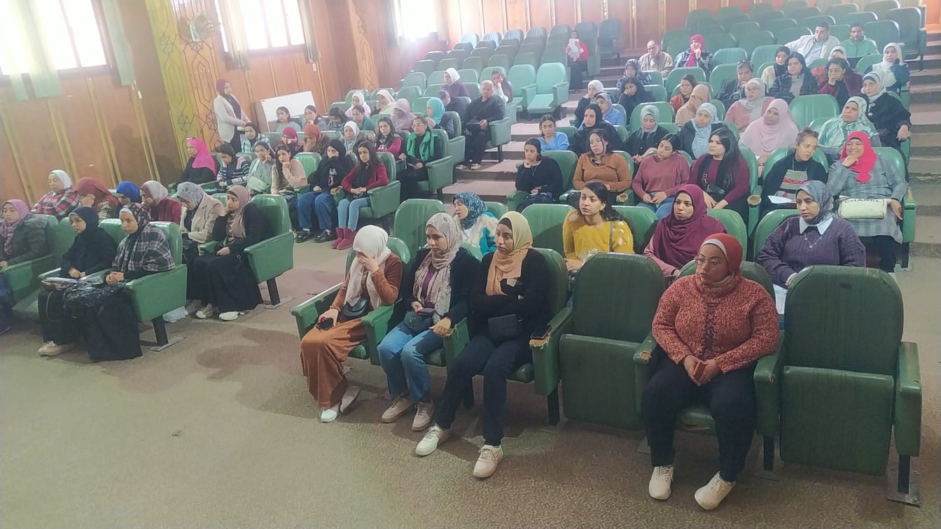 جانب من ضيوف الندوة