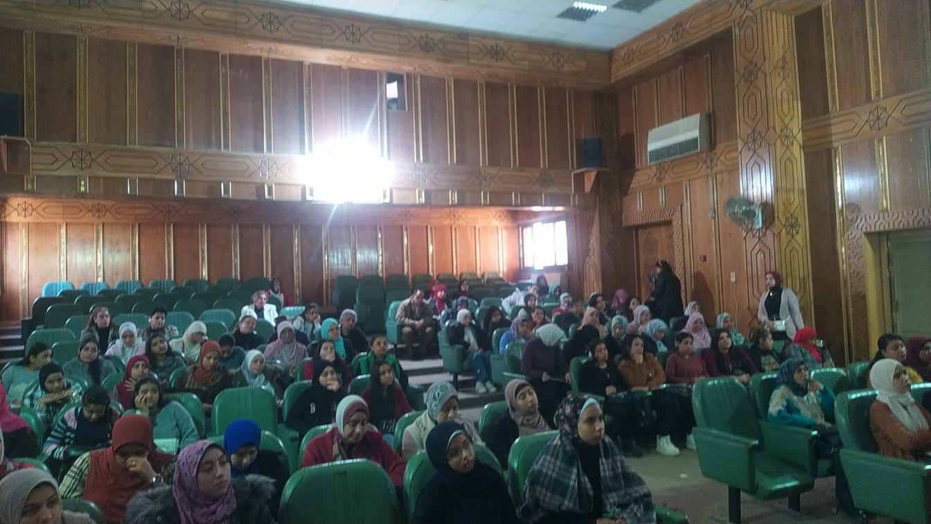 جانب من ضيوف الندوة