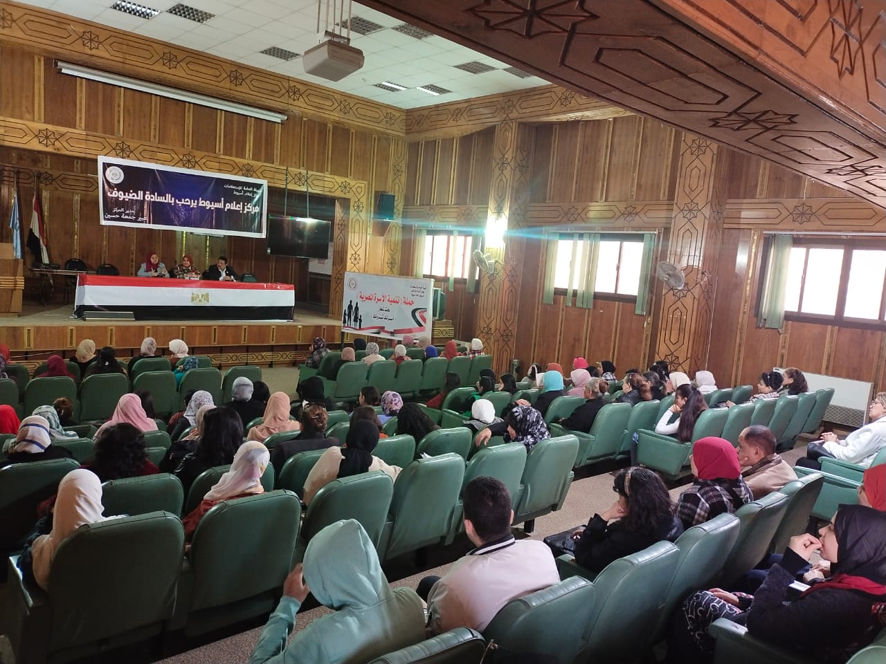 جانب من ضيوف الندوة