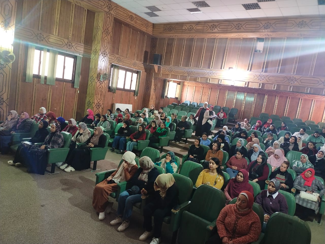 جانب من ضيوف الندوة