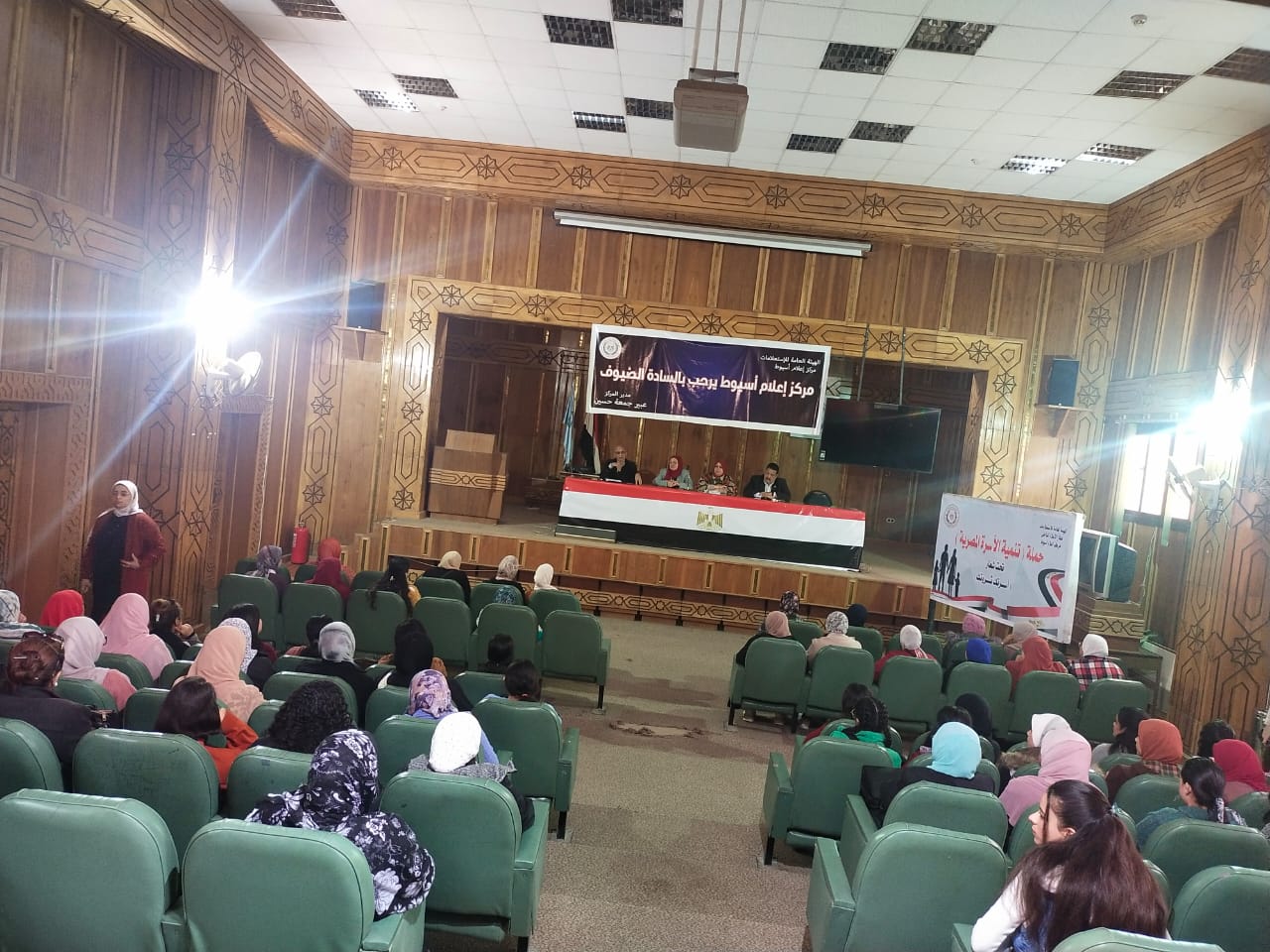 جانب من ضيوف الندوة