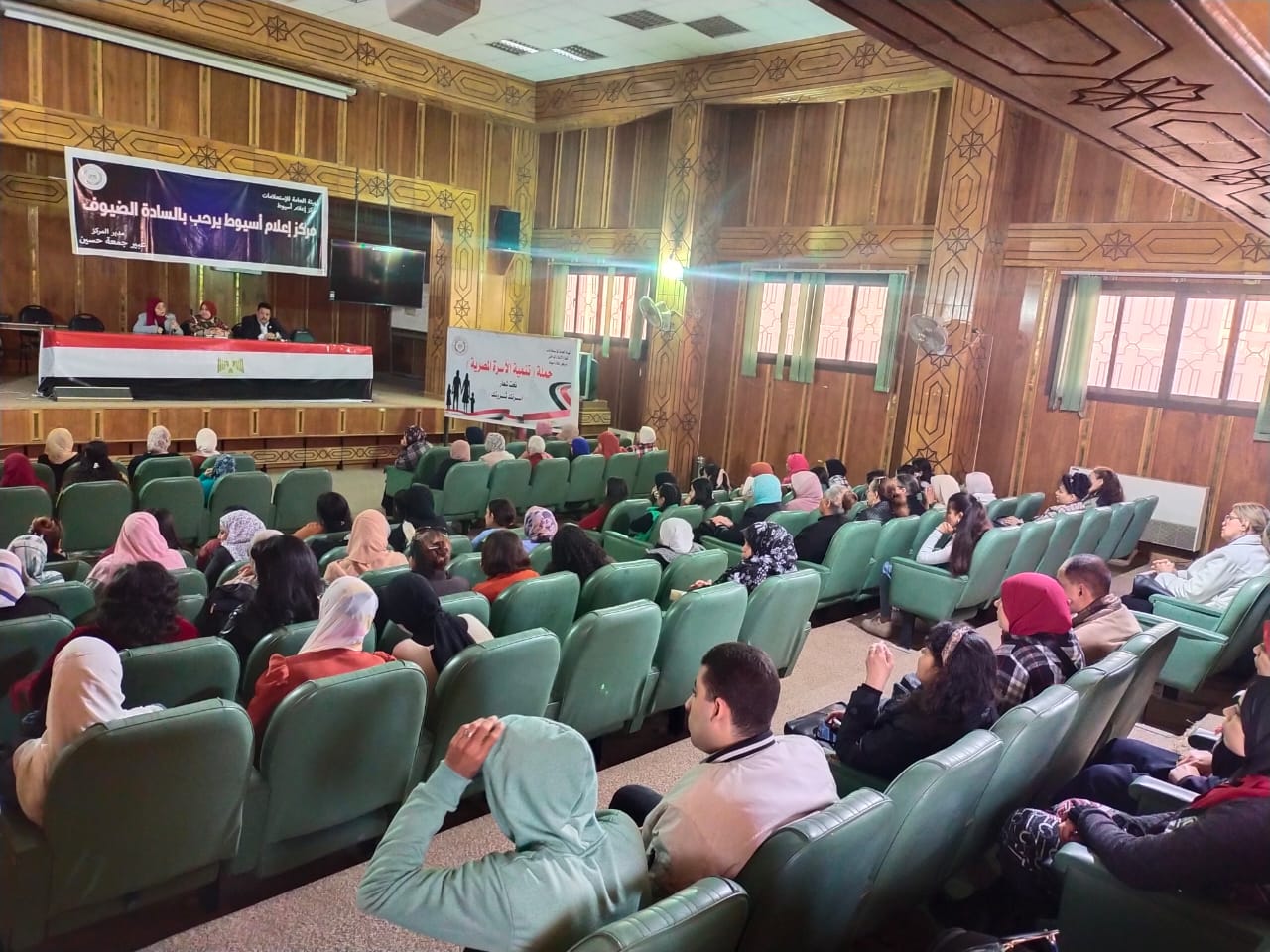 جانب من ضيوف الندوة