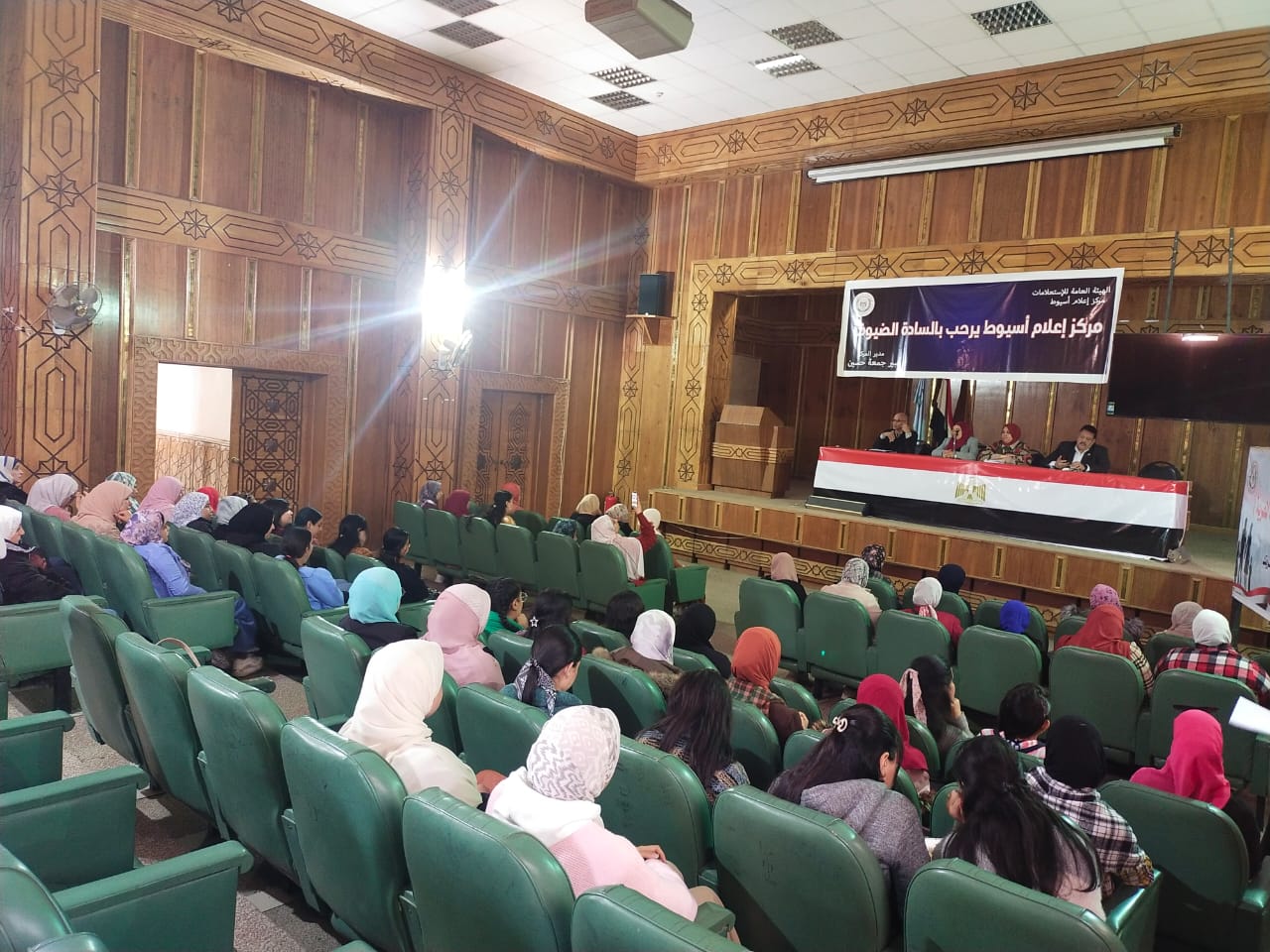 جانب من ضيوف الندوة