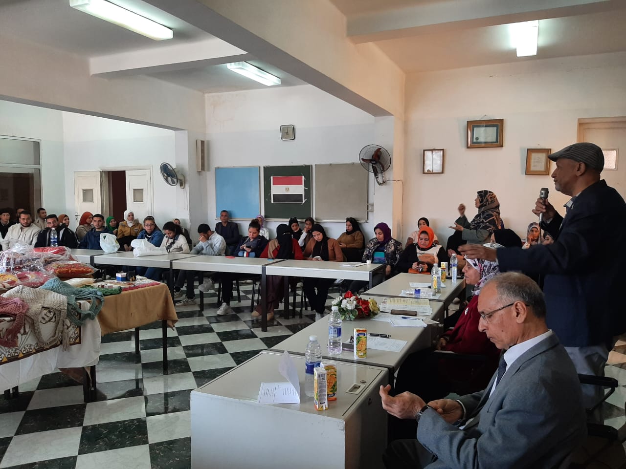 جانب من الندوة