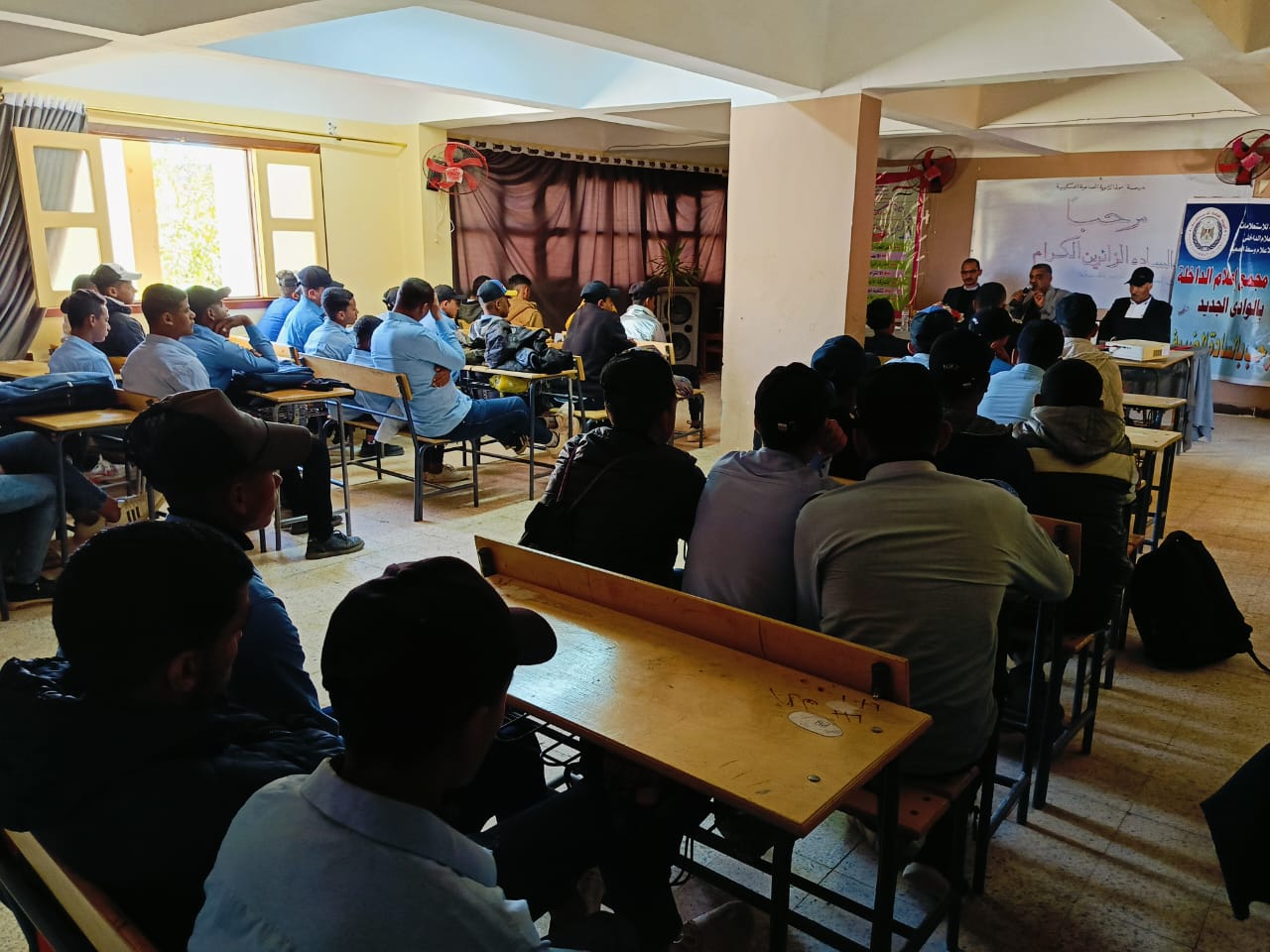 جانب من ضيوف الندوة 