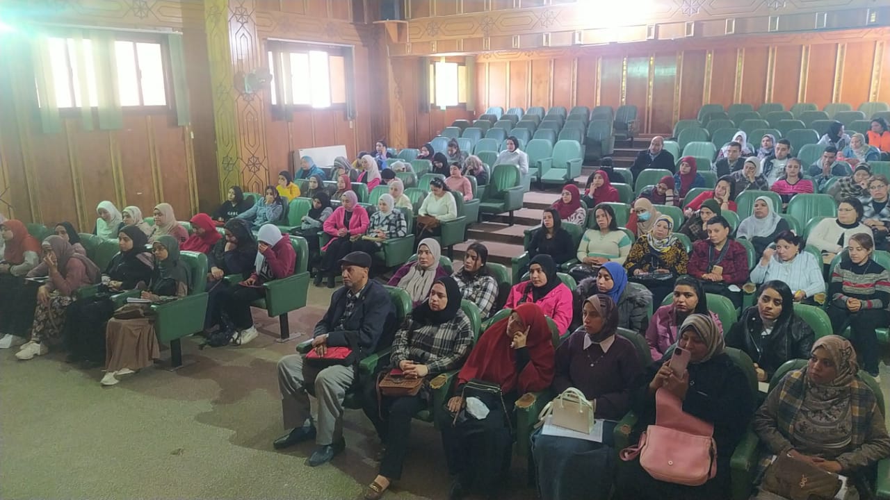 جانب من ضيوف الندوة 