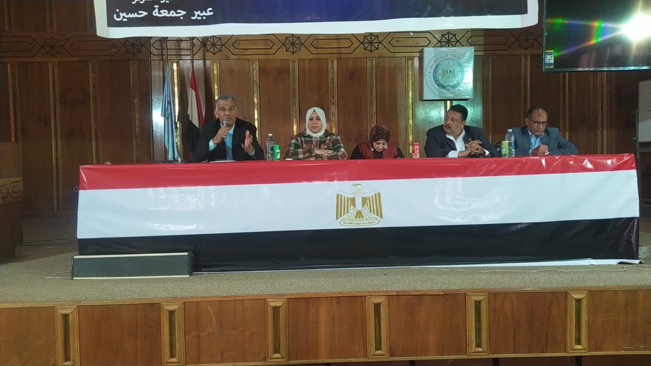 جانب من ضيوف الندوة 