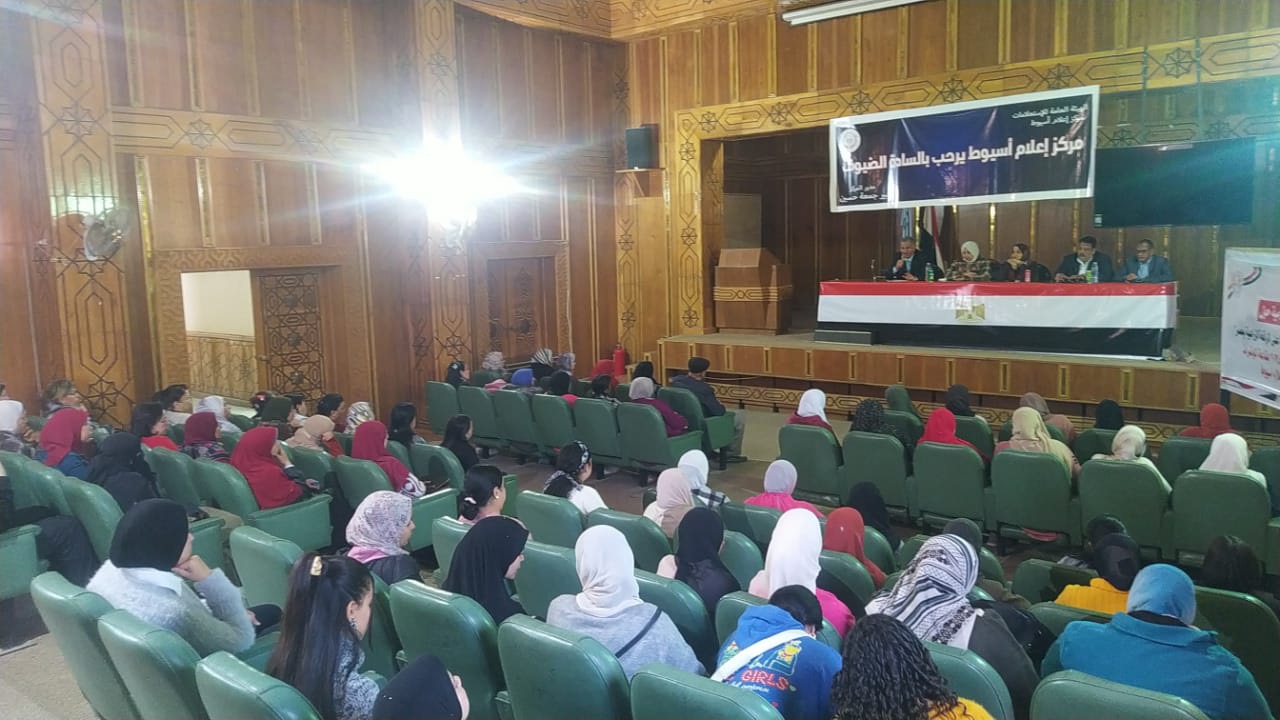 جانب من ضيوف الندوة 