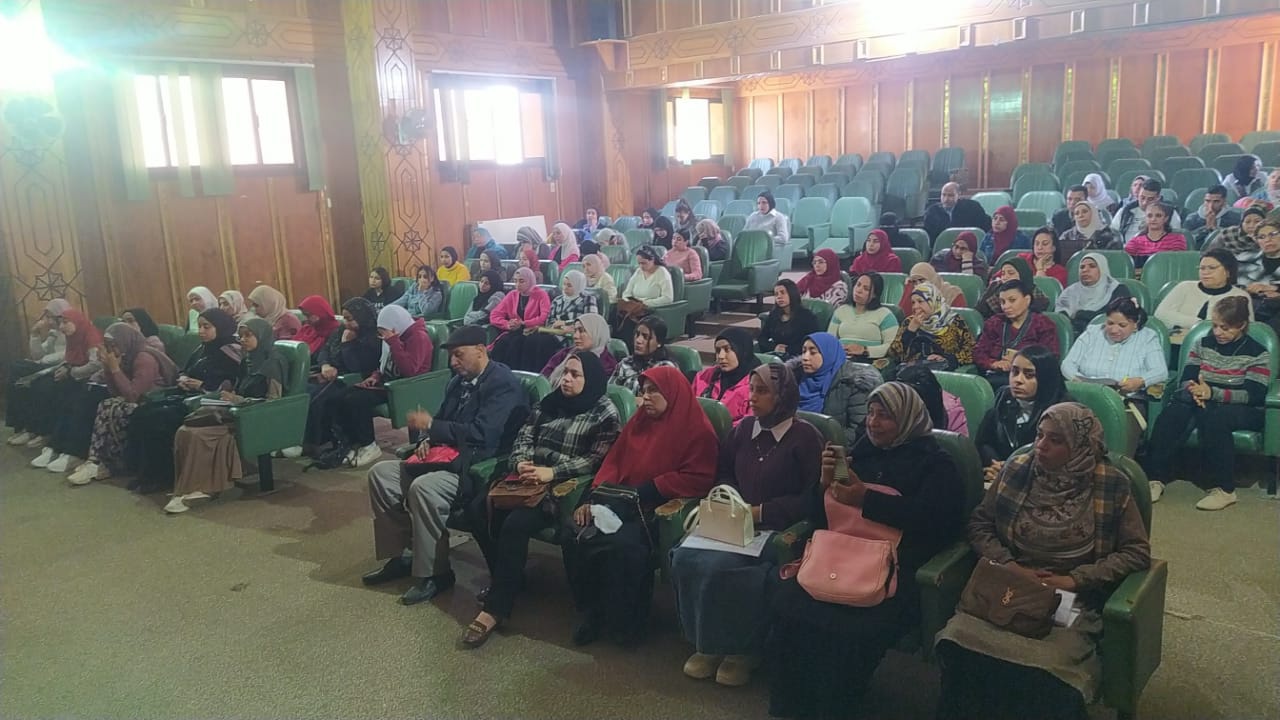 جانب من ضيوف الندوة 