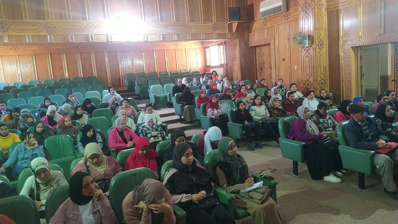 جانب من ضيوف الندوة 