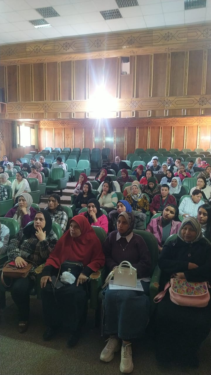 جانب من ضيوف الندوة 