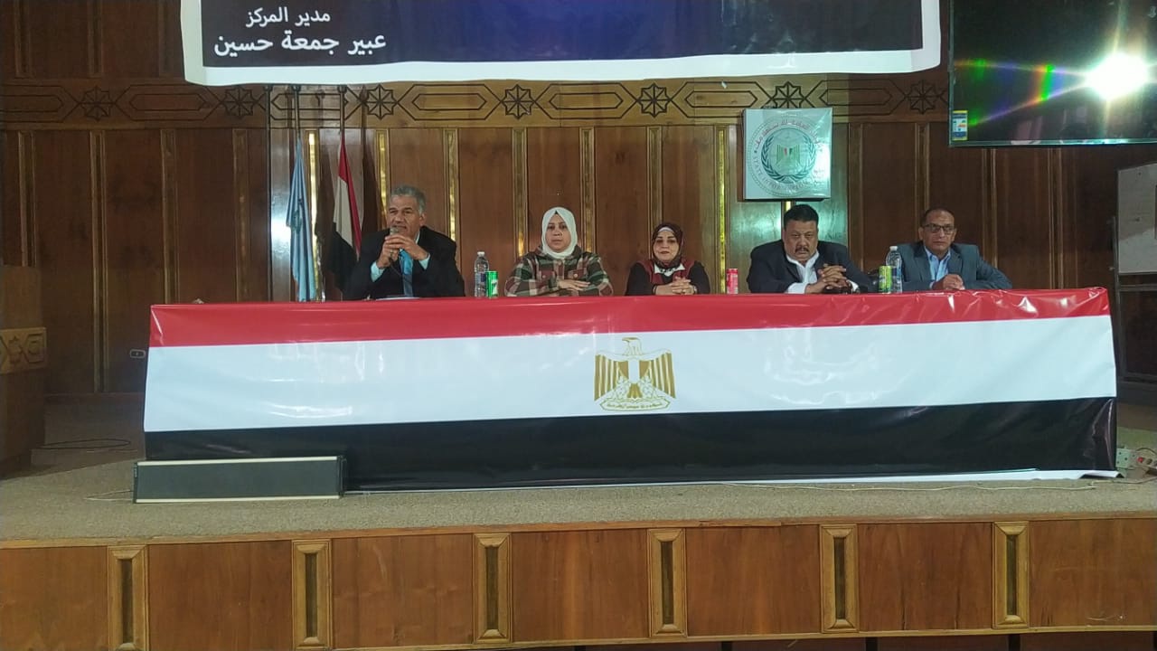 جانب من ضيوف الندوة 