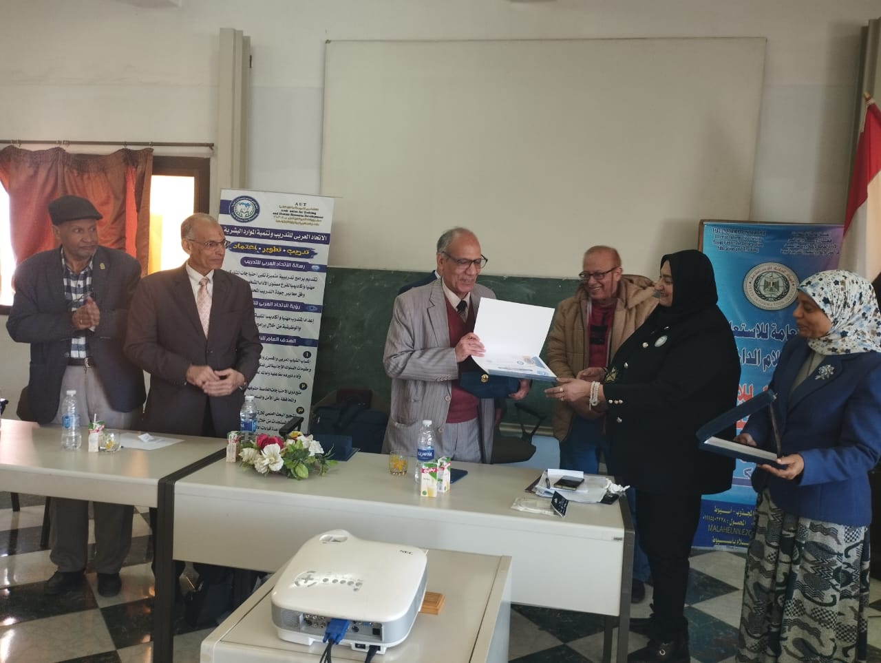 جانب من ضيوف الندوة 