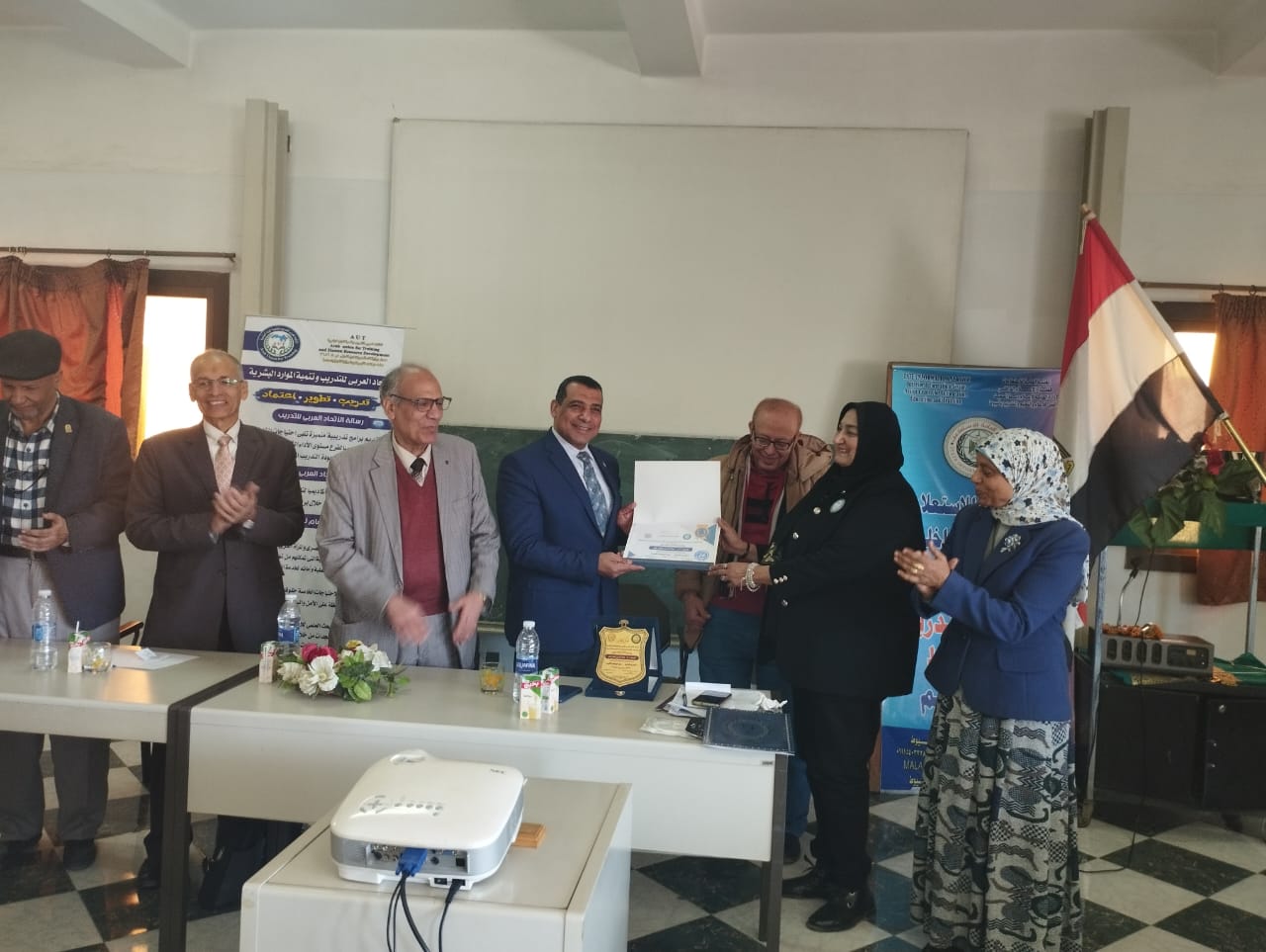 جانب من ضيوف الندوة 