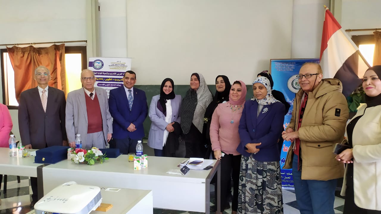 جانب من ضيوف الندوة 