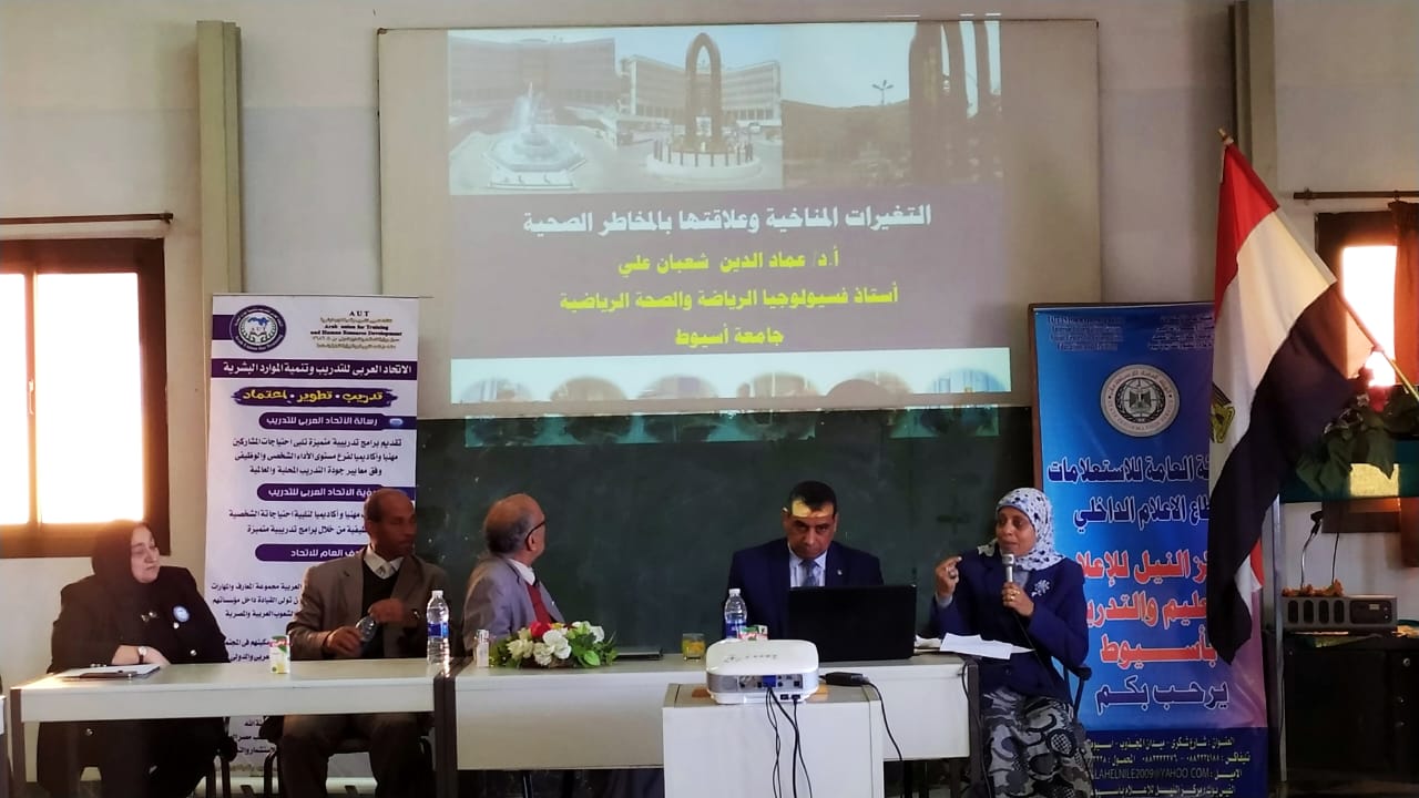 جانب من ضيوف الندوة 