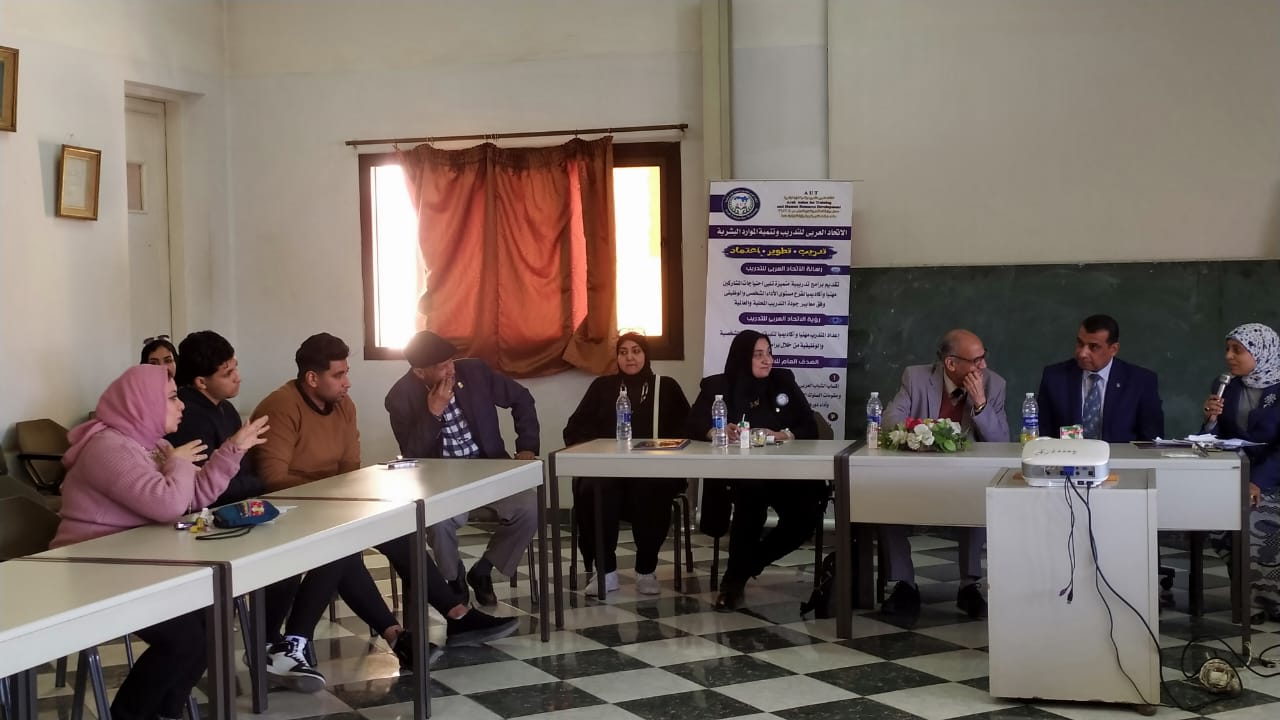 جانب من ضيوف الندوة 