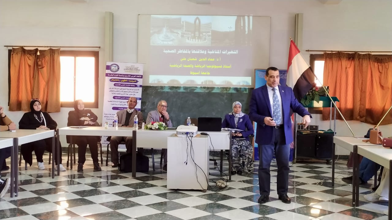 جانب من ضيوف الندوة 