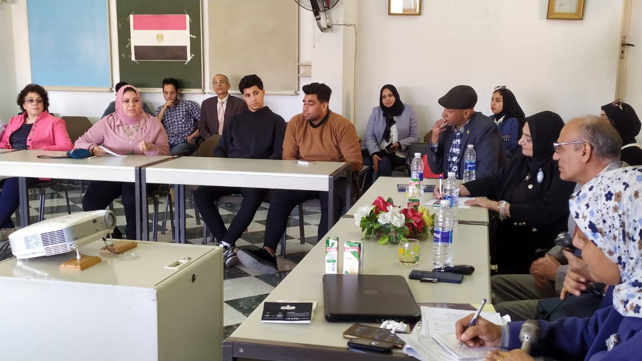 جانب من ضيوف الندوة 