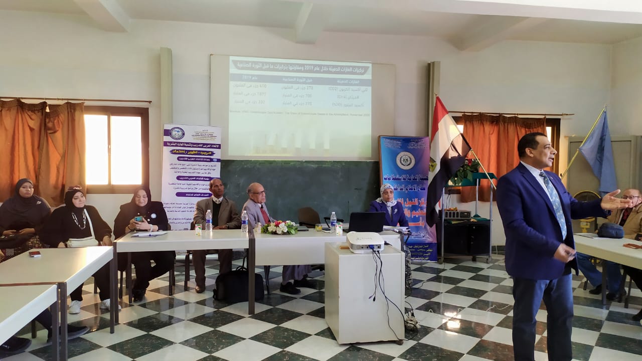 جانب من ضيوف الندوة 