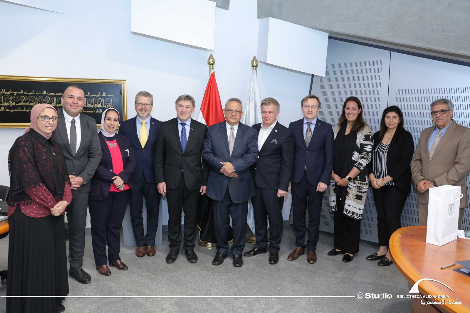 21201772-501c-4e83-8755-fe1d6a4d1ddd