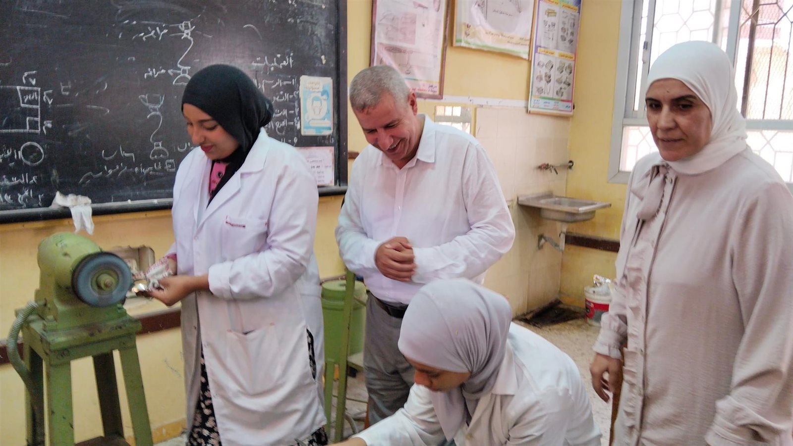 CB6CE44A-1C58-45FD-AFD2-CA84405FFE26