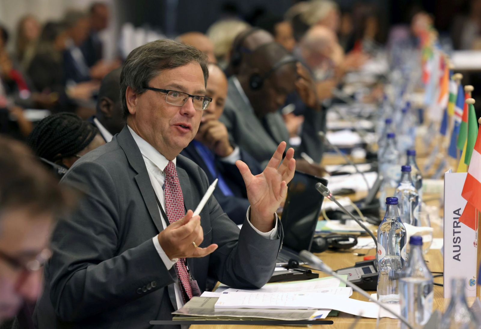 681ec3f6-f846-41bd-8aea-fba7488f6a65