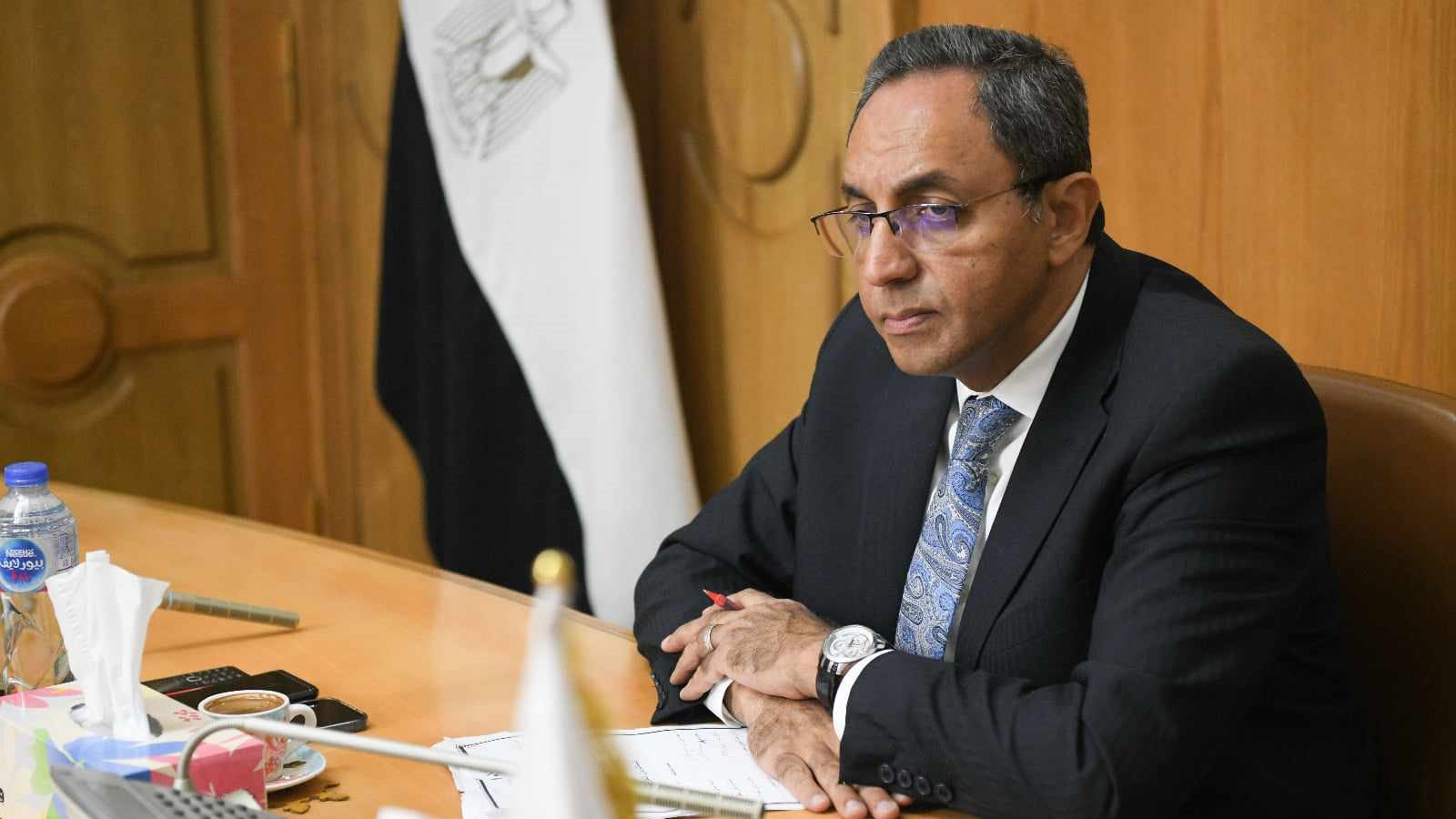 محافظ قنا