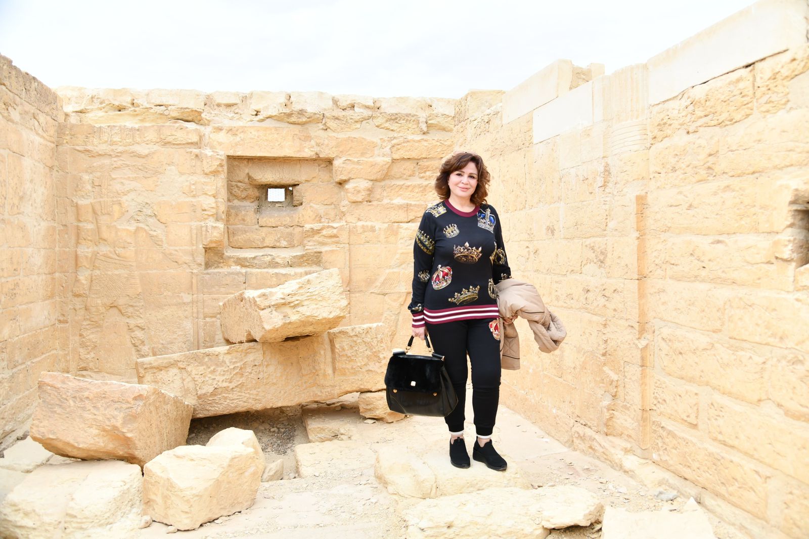 الهام شاهين فى قصر قارون