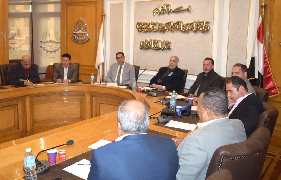 شُعبة المدارس تشيد بدور الدولة.. وترفع مذكرة عاجلة بمطالب قطاعها تماشيًا مع المُستجدات 10 789