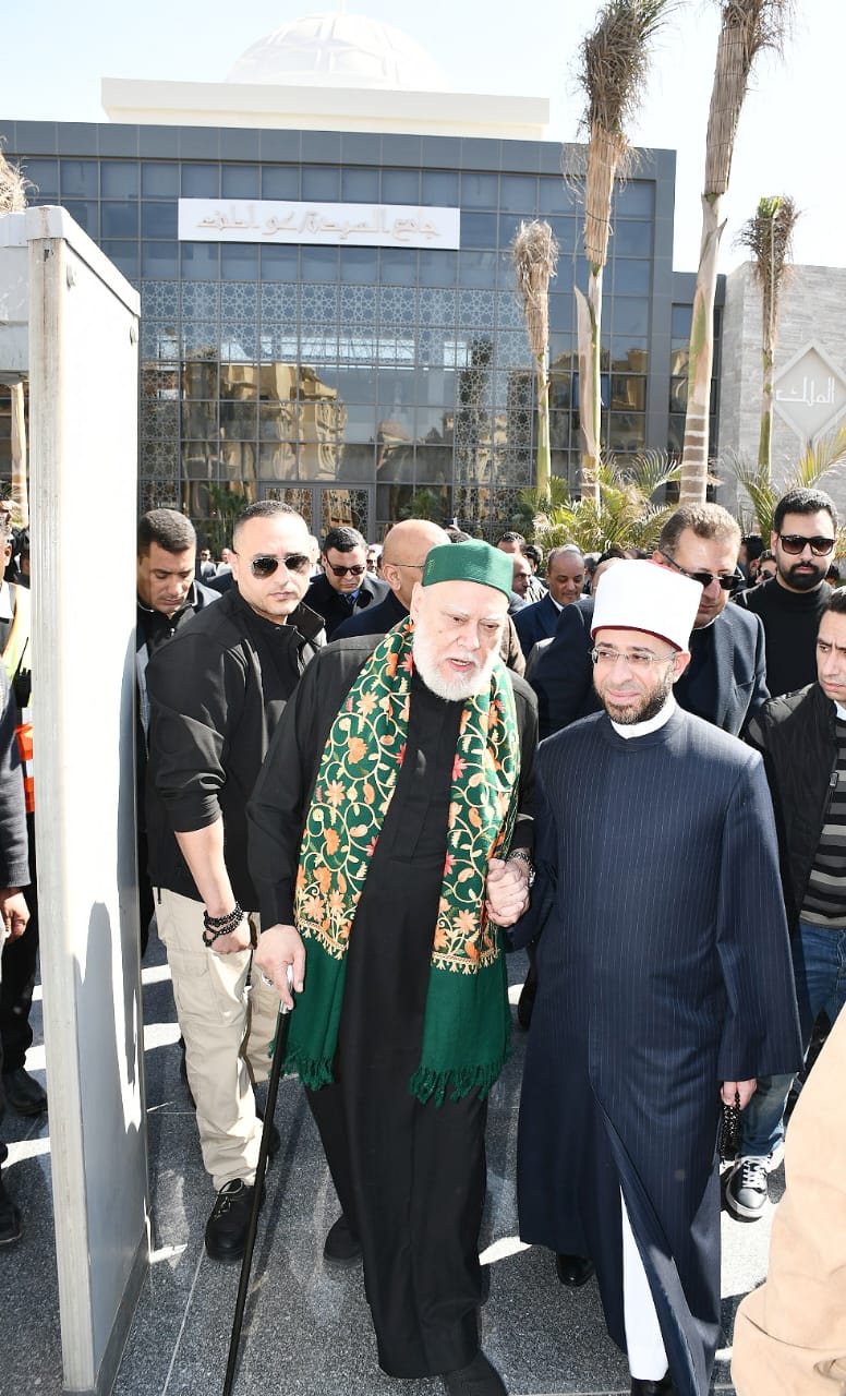 وزير الأوقاف يفتتح مسجد السيدة عواطف في حدائق أكتوبر