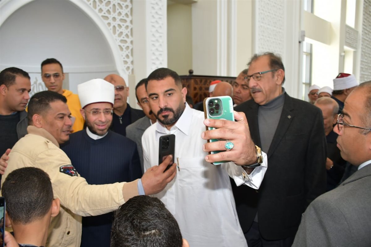 وزير الأوقاف يفتتح مسجد السيدة عواطف في حدائق أكتوبر