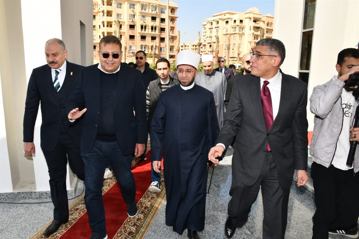 وزير الأوقاف يفتتح مسجد السيدة عواطف في حدائق أكتوبر