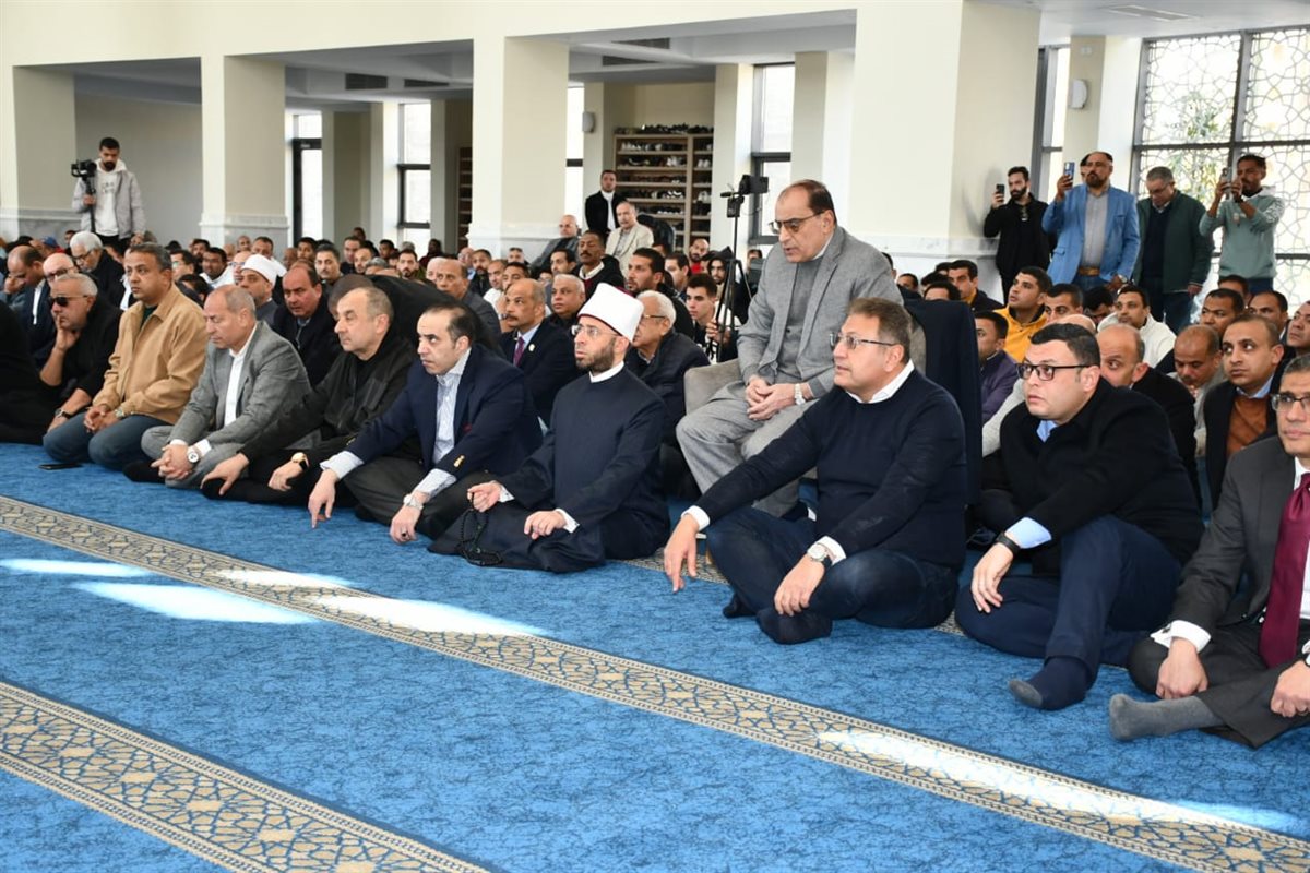 وزير الأوقاف يفتتح مسجد السيدة عواطف في حدائق أكتوبر