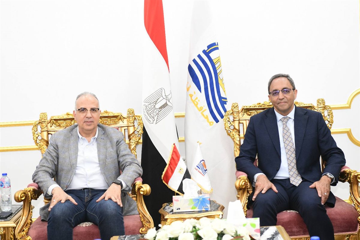 اجتماع الوزير والمحافظ