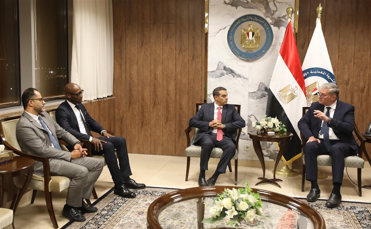 جانب من لقاء وزير البترول ووفد شركة شلمبرجير