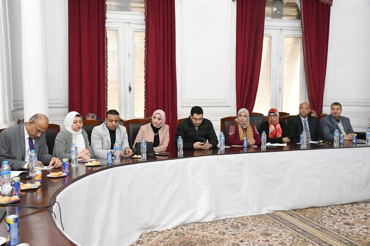 وزير الأوقاف يعقد لقاءً مطولًا مع صحفيي الملف الديني لعدد كبير من الصحف والمواقع الإخبارية