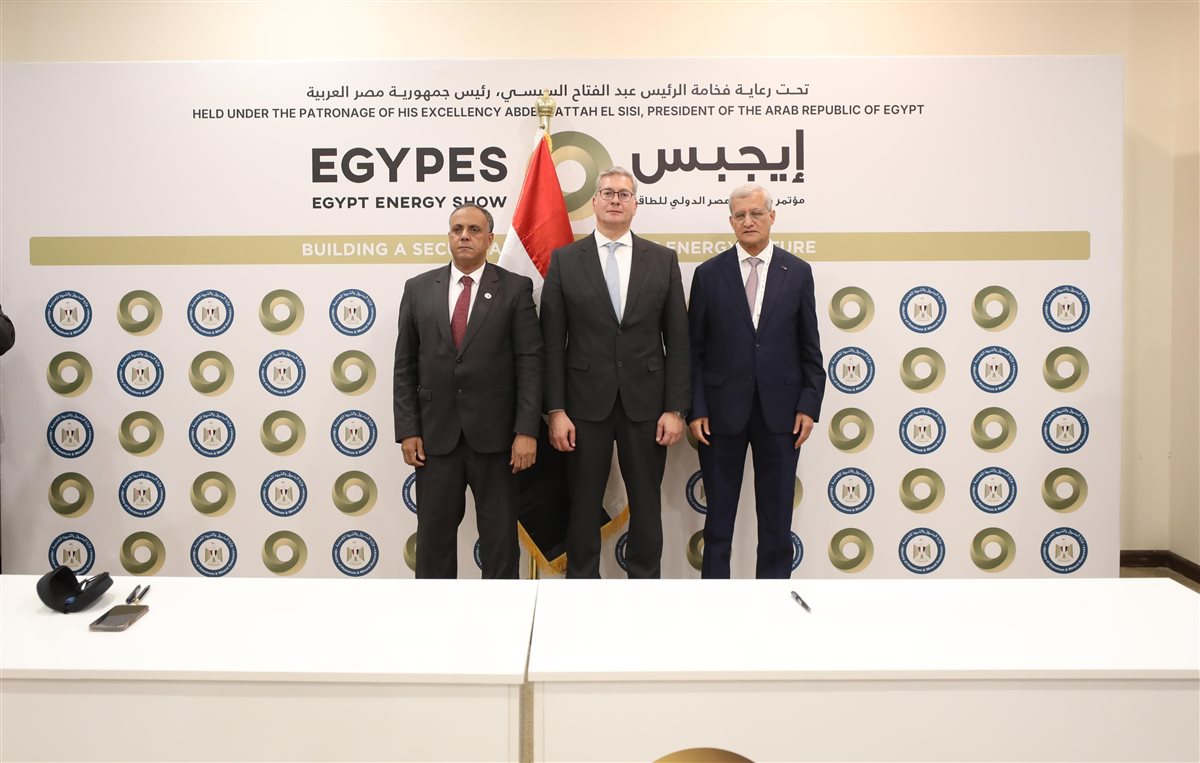 وزير البترول والثروة المعدنية يشهد توقيع الاتفاقيات