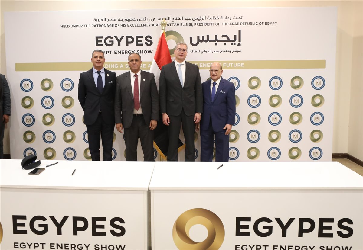 وزير البترول والثروة المعدنية يشهد توقيع الاتفاقيات