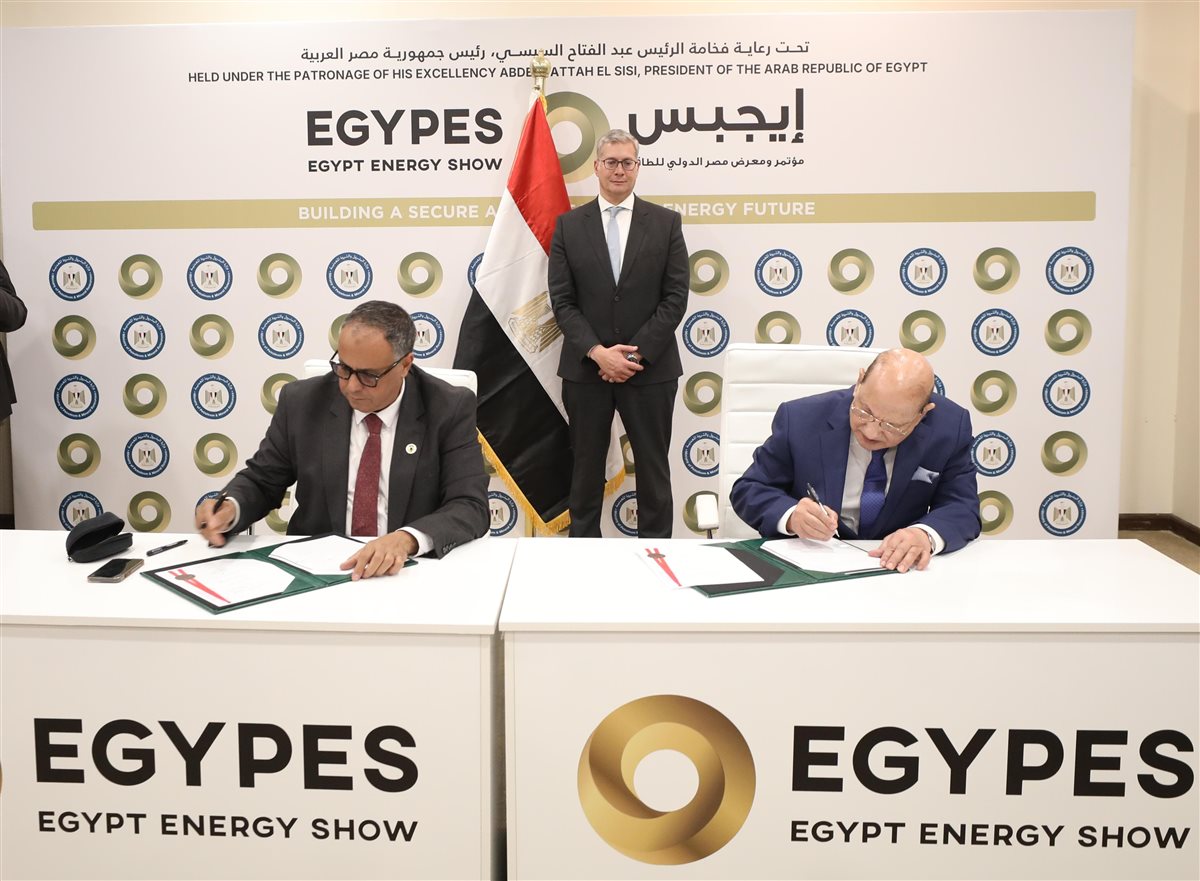 وزير البترول والثروة المعدنية يشهد توقيع الاتفاقيات