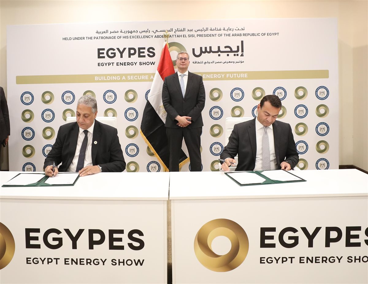 وزير البترول والثروة المعدنية يشهد توقيع الاتفاقية