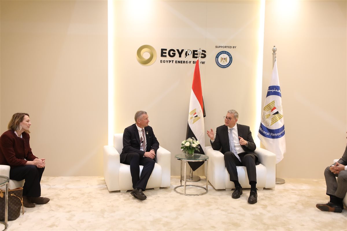 جانب من لقاء وزير البترول ووفد شركة إكسون موبيل العالمية