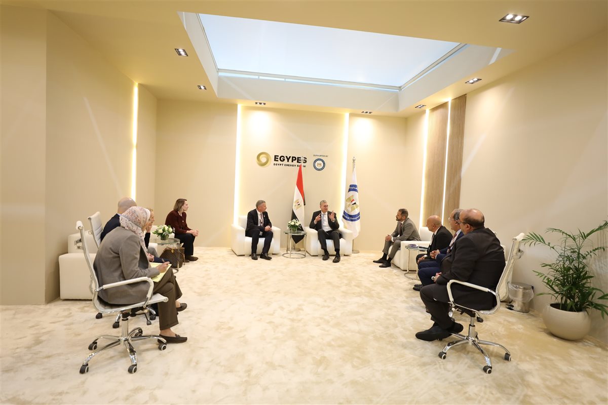 جانب من لقاء وزير البترول ووفد شركة إكسون موبيل العالمية