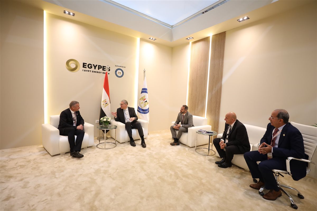 جانب من لقاء وزير البترول ووفد شركة إكسون موبيل العالمية