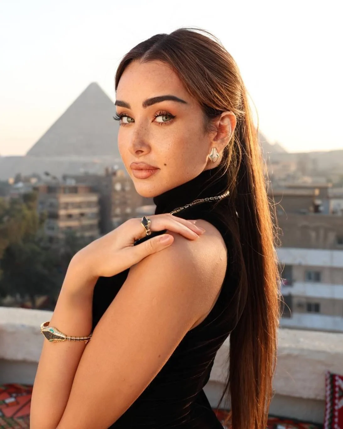 هنا الزاهد