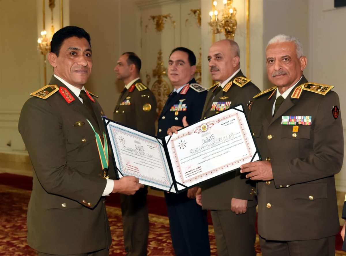 وزير الدفاع والإنتاج الحربى مراسم الإحتفال بتكريم عدد من القادة الذين