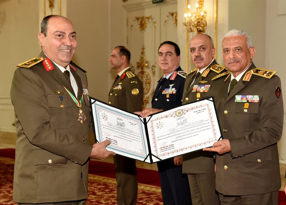 وزير الدفاع والإنتاج الحربى مراسم الإحتفال بتكريم عدد من القادة الذين