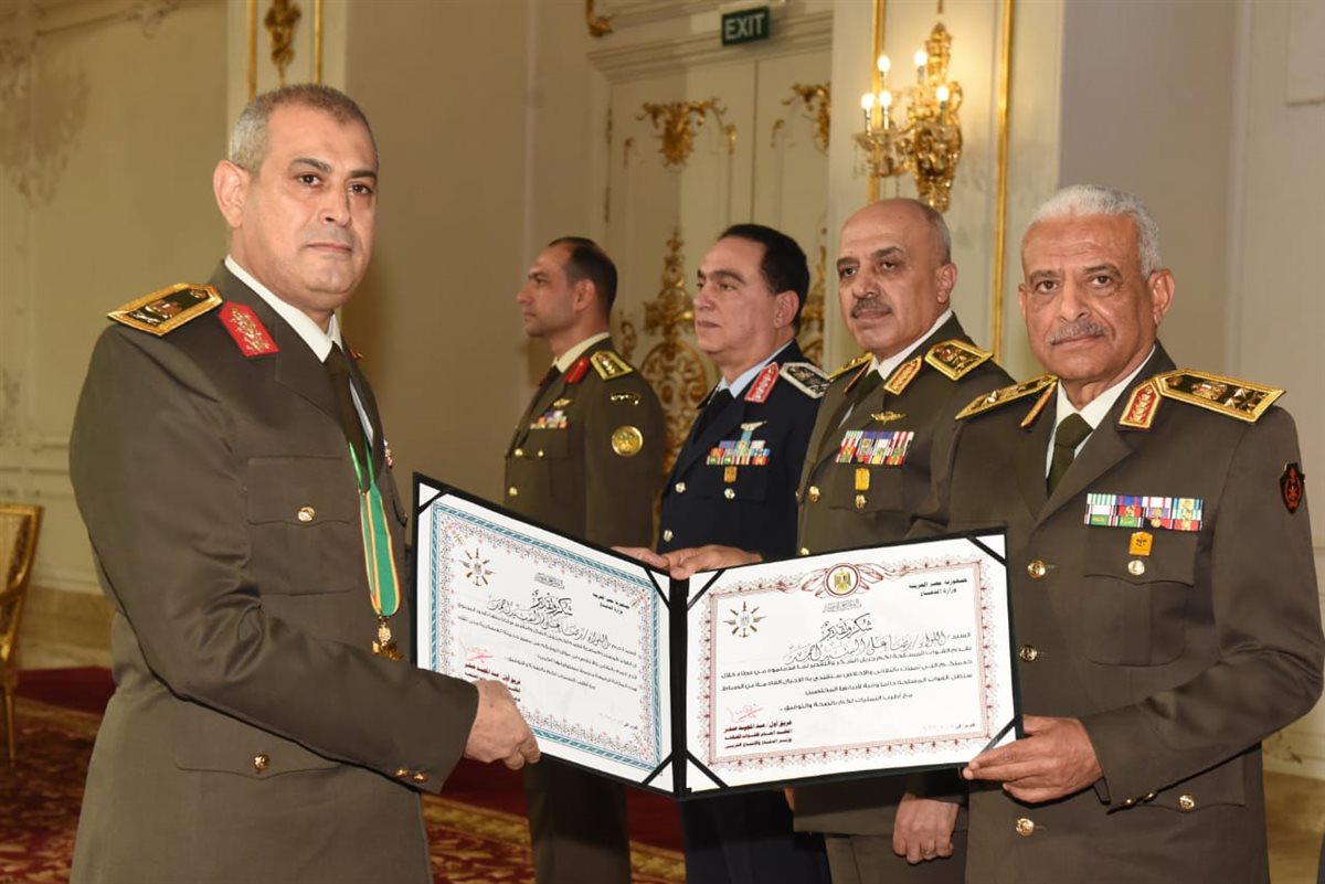 وزير الدفاع والإنتاج الحربى مراسم الإحتفال بتكريم عدد من القادة الذين