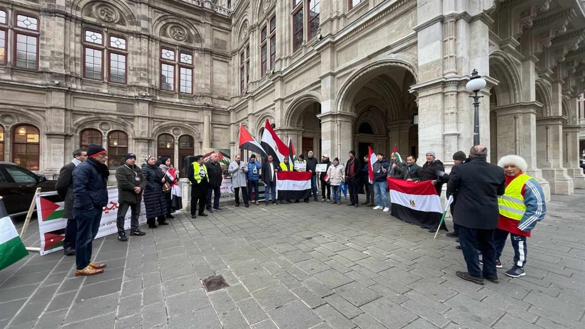 ساحة دار أوبرا فيينا 